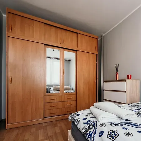 Spacious 3 Bedroom Apartament Near Olivia Business Center アパート